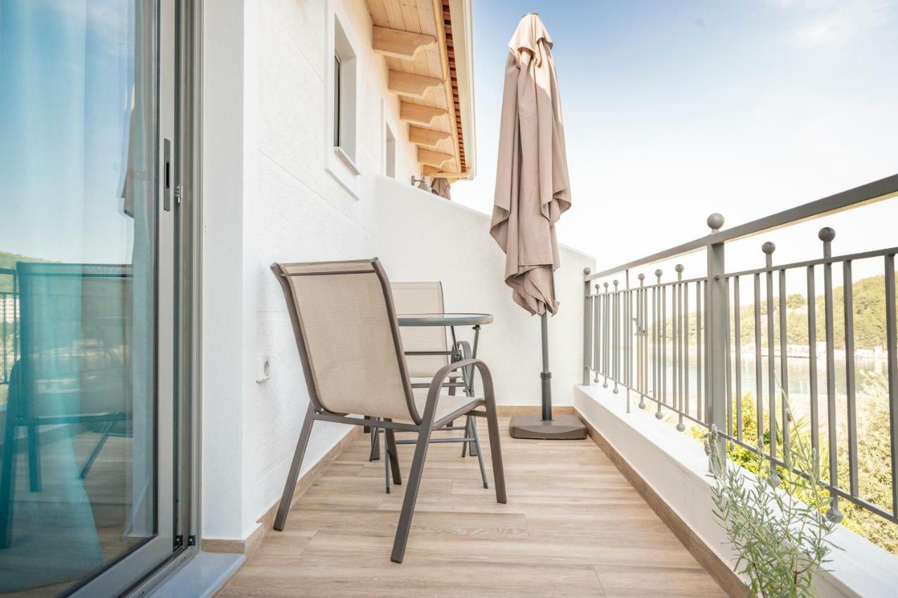 First House Apartment Himare Exterior photo